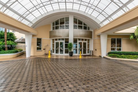 Кондоминиум с 3 спальнями в Майами, Флорида № 2046374