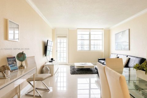 Condominio en venta en Sunny Isles Beach, Florida, 3 dormitorios, 154.68 m2 № 2000659 - foto 2