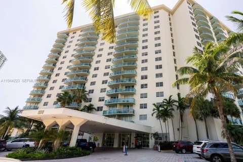 Condominio en venta en Sunny Isles Beach, Florida, 3 dormitorios, 154.68 m2 № 2000659 - foto 29