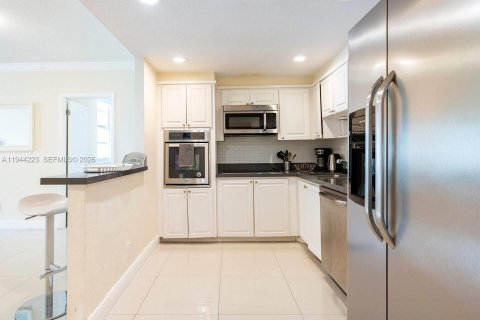 Condominio en venta en Sunny Isles Beach, Florida, 3 dormitorios, 154.68 m2 № 2000659 - foto 7