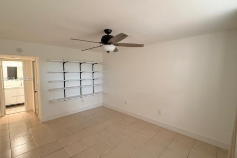 Apartamento en alquiler en Miami, Florida, 2 dormitorios, 97.55 m2 № 2085485 - foto 24