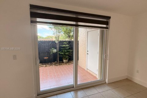 Apartamento en alquiler en Miami, Florida, 2 dormitorios, 97.55 m2 № 2085485 - foto 4