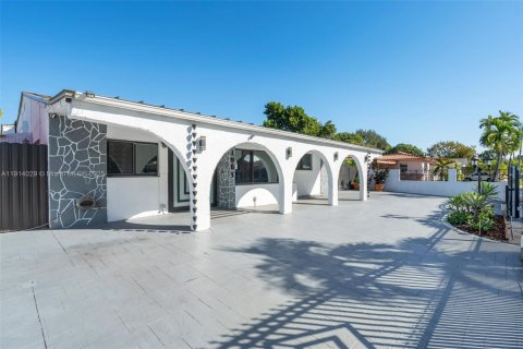 Купить виллу или дом в Майами, Флорида 4 спальни, 173.08м2, № 1971741 - фото 3
