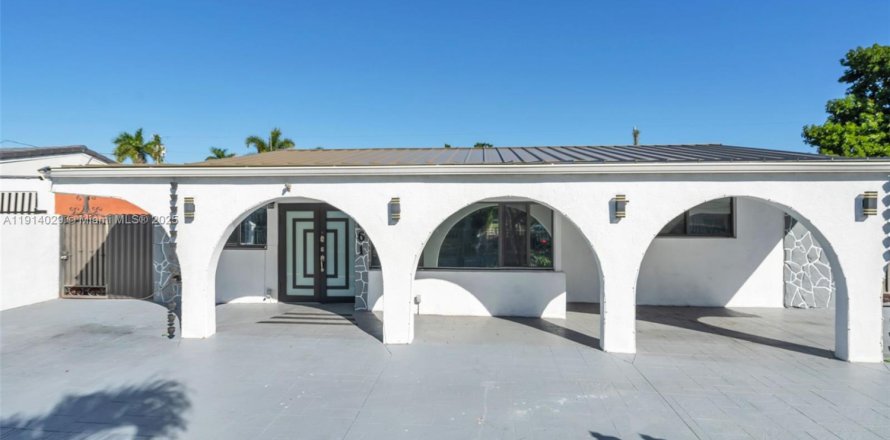 Дом в Майами, Флорида 4 спальни, 173.08м2 № 1971741