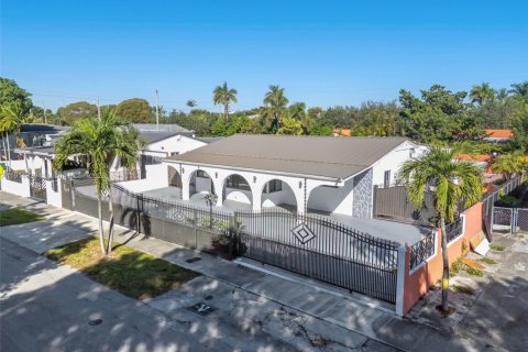 Купить виллу или дом в Майами, Флорида 4 спальни, 173.08м2, № 1971741 - фото 2