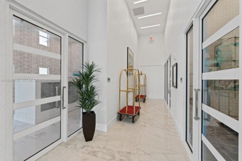 Снять в аренду квартиру в Виро-Бич, Флорида 1 спальня, 76.92м2, № 2005569 - фото 13