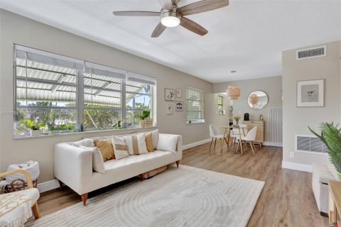 Copropriété à vendre à Fort Lauderdale, Floride: 2 chambres, 74.32 m2 № 1794161 - photo 3