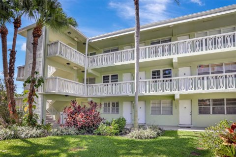 Copropriété à vendre à Fort Lauderdale, Floride: 2 chambres, 74.32 m2 № 1794161 - photo 1