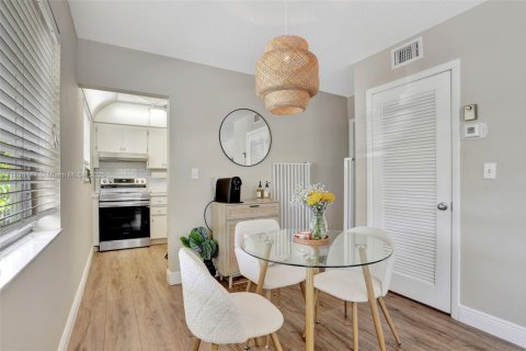 Copropriété à vendre à Fort Lauderdale, Floride: 2 chambres, 74.32 m2 № 1794161 - photo 8