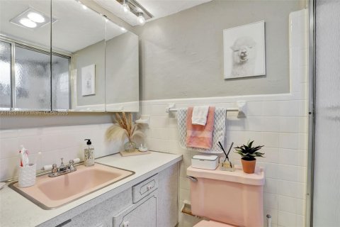 Copropriété à vendre à Fort Lauderdale, Floride: 2 chambres, 74.32 m2 № 1794161 - photo 18
