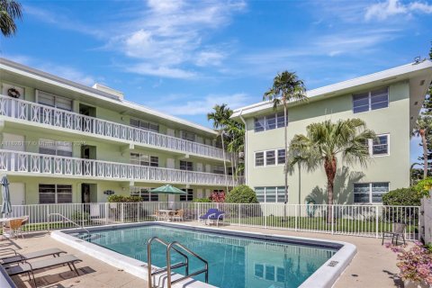 Copropriété à vendre à Fort Lauderdale, Floride: 2 chambres, 74.32 m2 № 1794161 - photo 2