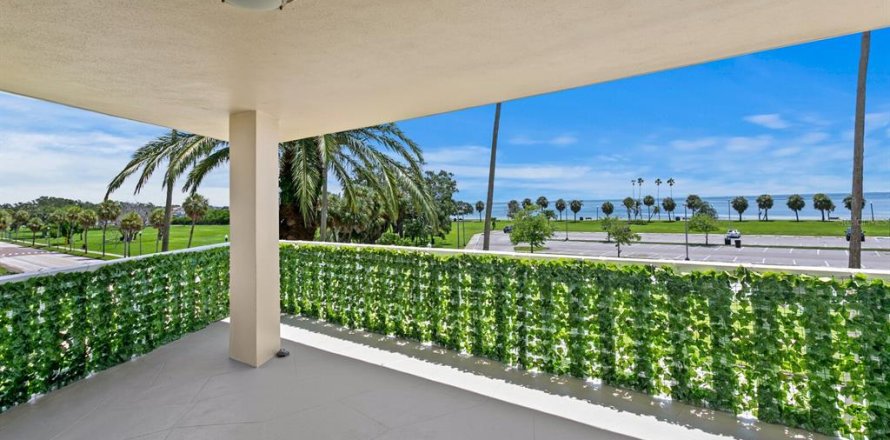 Condo in Saint Petersburg, Florida, 3 bedrooms № 1866887