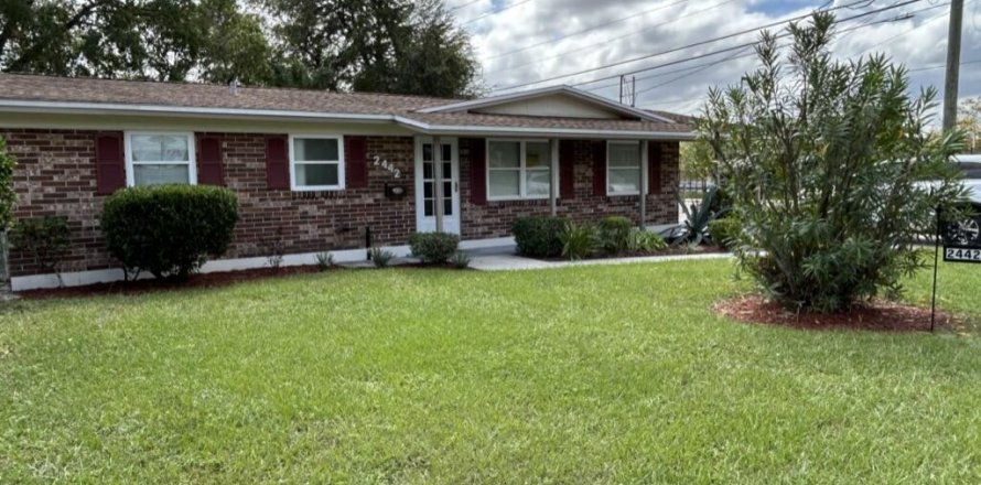 House in Jacksonville, Florida 4 bedrooms, 108.7 sq.m. № 773962
