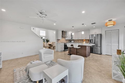 Villa ou maison à vendre à Margate, Floride: 4 chambres, 196.02 m2 № 1966854 - photo 5