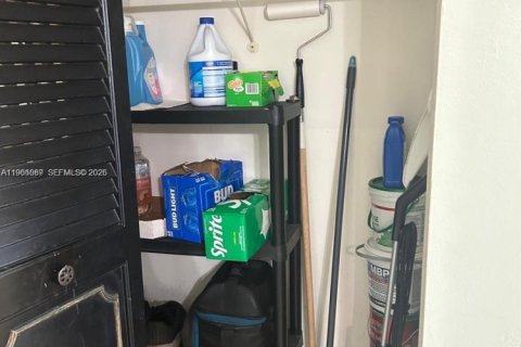 Condominio en venta en Lauderdale Lakes, Florida, 1 dormitorio, 77.57 m2 № 2027875 - foto 19