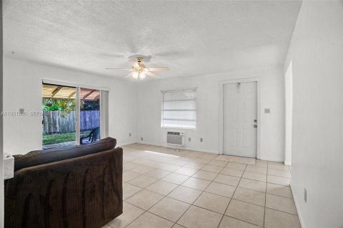 Villa ou maison à vendre à Pompano Beach, Floride: 3 chambres, 135.27 m2 № 1989891 - photo 12