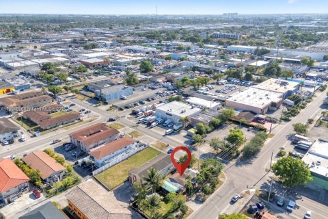 Villa ou maison à vendre à Hialeah, Floride: 3 chambres № 1934211 - photo 4