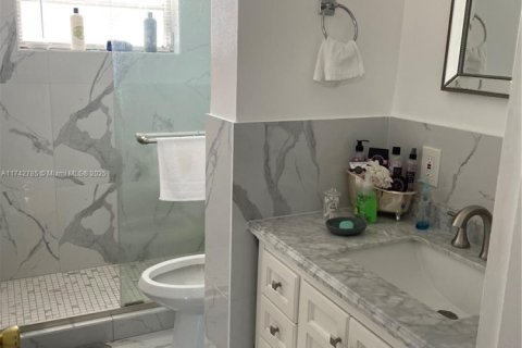 Condo in Hallandale Beach, Florida, 1 bedroom  № 1735662 - photo 9