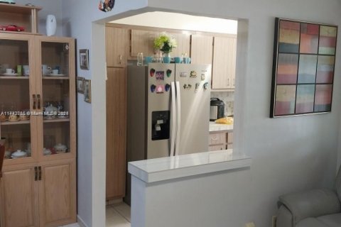 Condo in Hallandale Beach, Florida, 1 bedroom  № 1735662 - photo 3
