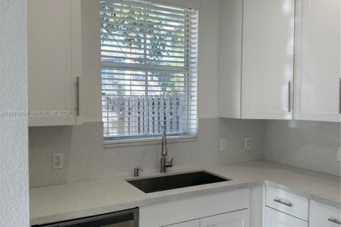 Touwnhouse à louer à Miramar, Floride: 4 chambres, 155.15 m2 № 2041026 - photo 10