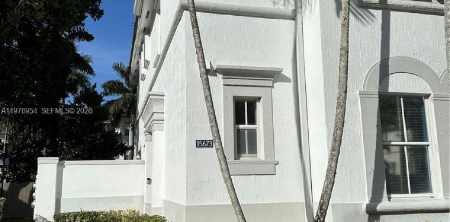 Touwnhouse à Miramar, Floride 4 chambres, 155.15 m2 № 2041026