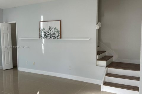 Touwnhouse à louer à Miramar, Floride: 4 chambres, 155.15 m2 № 2041026 - photo 3