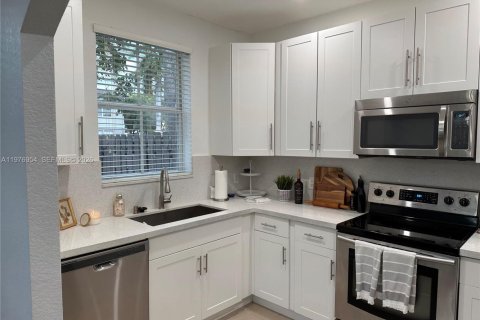 Touwnhouse à louer à Miramar, Floride: 4 chambres, 155.15 m2 № 2041026 - photo 13