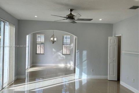 Touwnhouse à louer à Miramar, Floride: 4 chambres, 155.15 m2 № 2041026 - photo 5