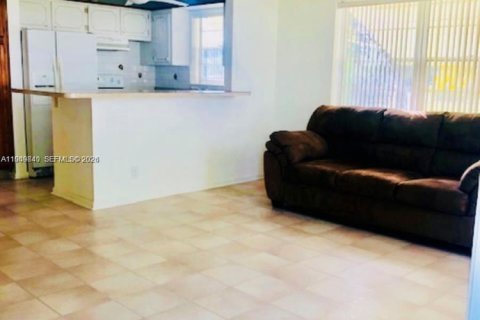 Снять в аренду кондоминиум в Уэст-Палм-Бич, Флорида 1 спальня, 60.01м2, № 2008931 - фото 2