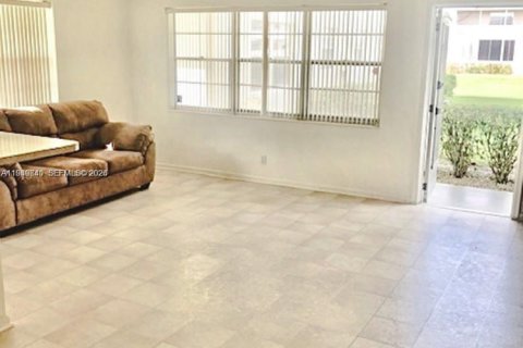 Снять в аренду кондоминиум в Уэст-Палм-Бич, Флорида 1 спальня, 60.01м2, № 2008931 - фото 3