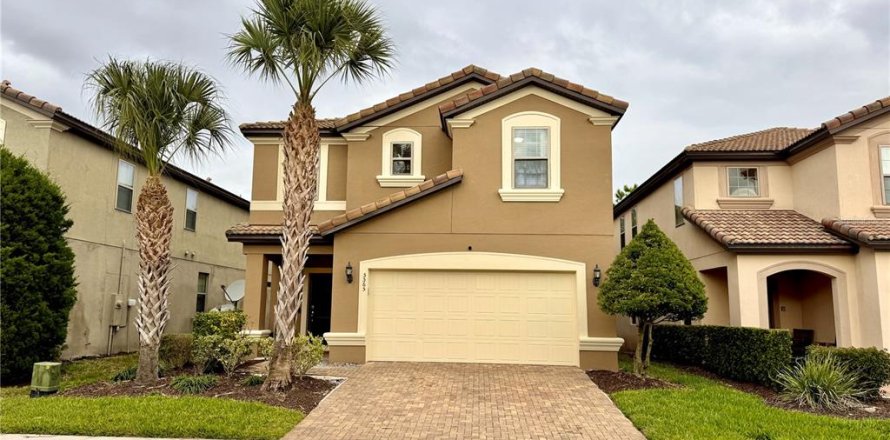 House in Davenport, Florida 7 bedrooms, 295.06 sq.m. № 2098475