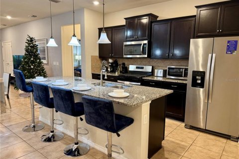House in Davenport, Florida 7 bedrooms, 295.06 sq.m. № 2098475 - photo 7
