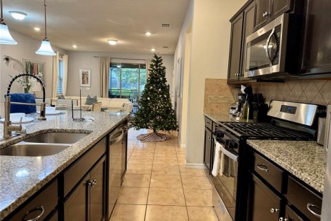 House in Davenport, Florida 7 bedrooms, 295.06 sq.m. № 2098475 - photo 8