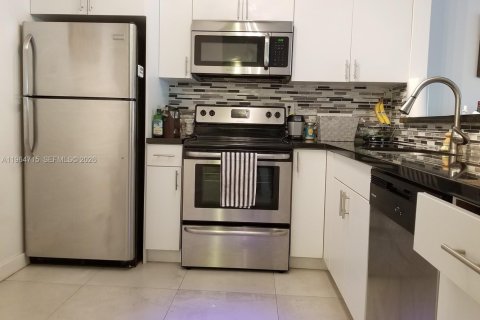 Condominio en alquiler en Miami, Florida, 1 dormitorio, 66.15 m2 № 2026061 - foto 6