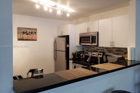 Condominio en alquiler en Miami, Florida, 1 dormitorio, 66.15 m2 № 2026061 - foto 4