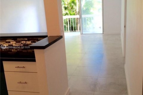 Condominio en Miami, Florida, 1 dormitorio  № 2026061