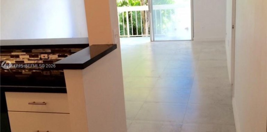 Condominio en Miami, Florida, 1 dormitorio № 2026061
