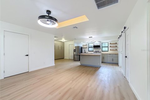 Villa ou maison à louer à Lehigh Acres, Floride: 3 chambres, 135.92 m2 № 2430434 - photo 5