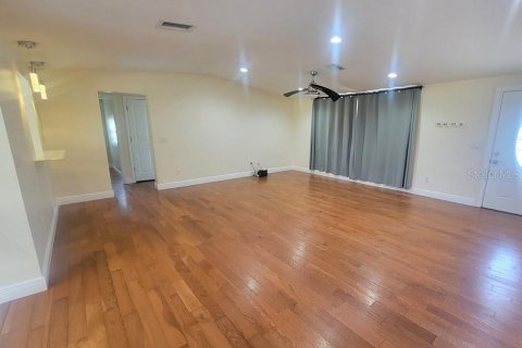 Casa en alquiler en Land O' Lakes, Florida, 3 dormitorios, 171.78 m2 № 1853294 - foto 2