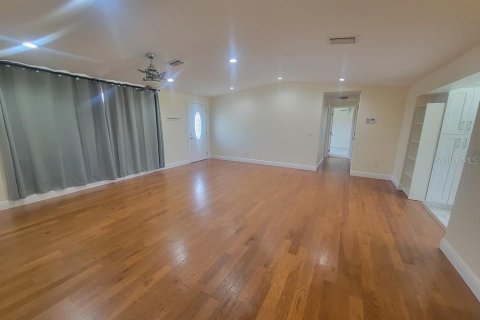 Casa en alquiler en Land O' Lakes, Florida, 3 dormitorios, 171.78 m2 № 1853294 - foto 3