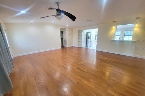 Casa en alquiler en Land O' Lakes, Florida, 3 dormitorios, 171.78 m2 № 1853294 - foto 4
