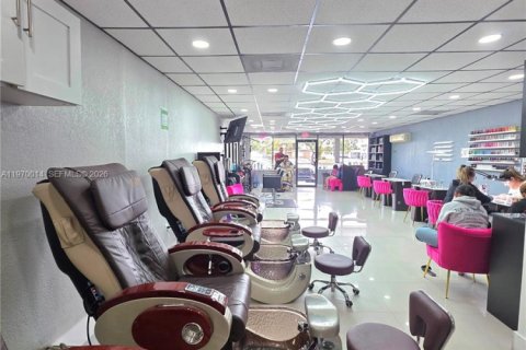 Propiedad comercial en venta en Miami, Florida № 2040773 - foto 7