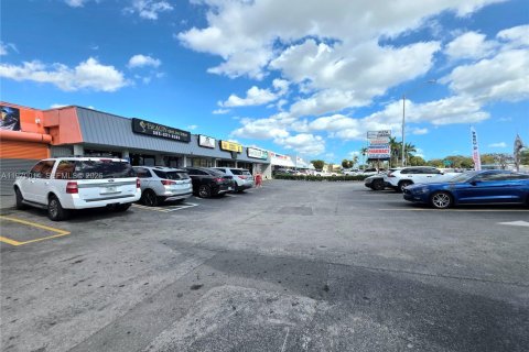 Propiedad comercial en venta en Miami, Florida № 2040773 - foto 14
