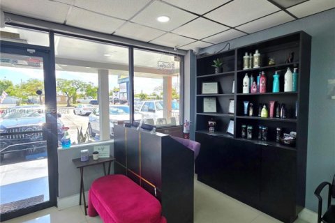 Propiedad comercial en venta en Miami, Florida № 2040773 - foto 4