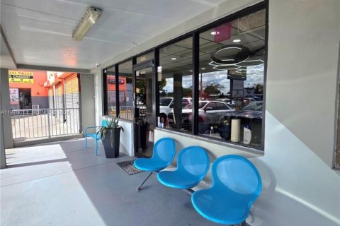 Propiedad comercial en venta en Miami, Florida № 2040773 - foto 16