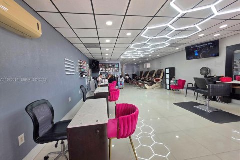 Propiedad comercial en venta en Miami, Florida № 2040773 - foto 3