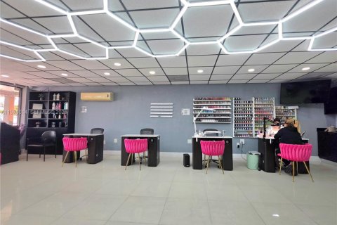 Propiedad comercial en Miami, Florida № 2040773
