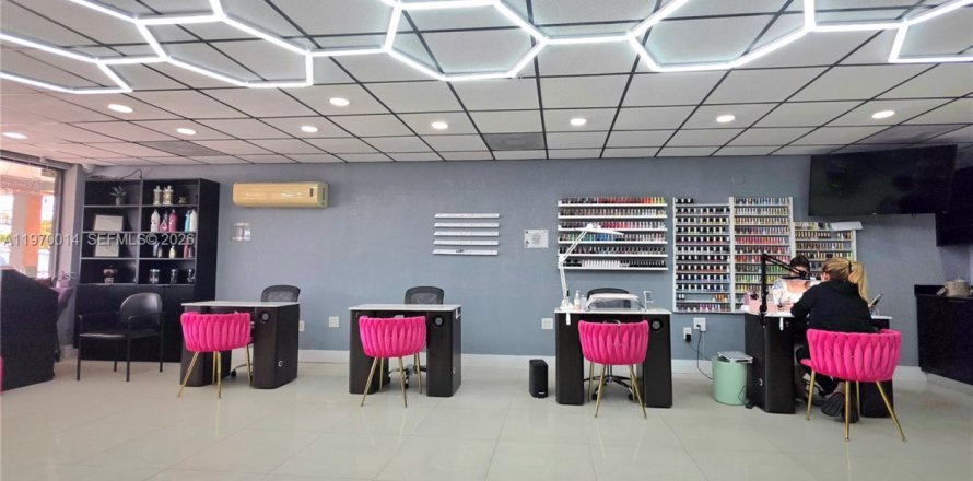 Propiedad comercial en Miami, Florida № 2040773