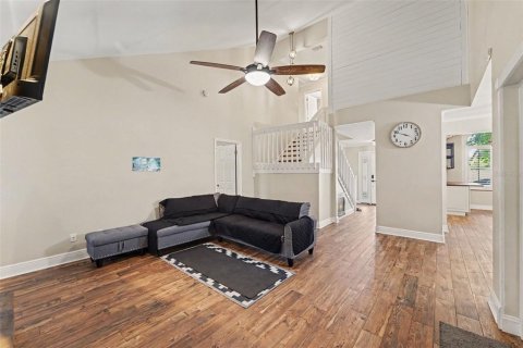 House in Tampa, Florida 4 bedrooms, 188.03 sq.m. № 2430324 - photo 10