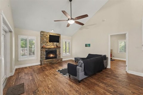 House in Tampa, Florida 4 bedrooms, 188.03 sq.m. № 2430324 - photo 3